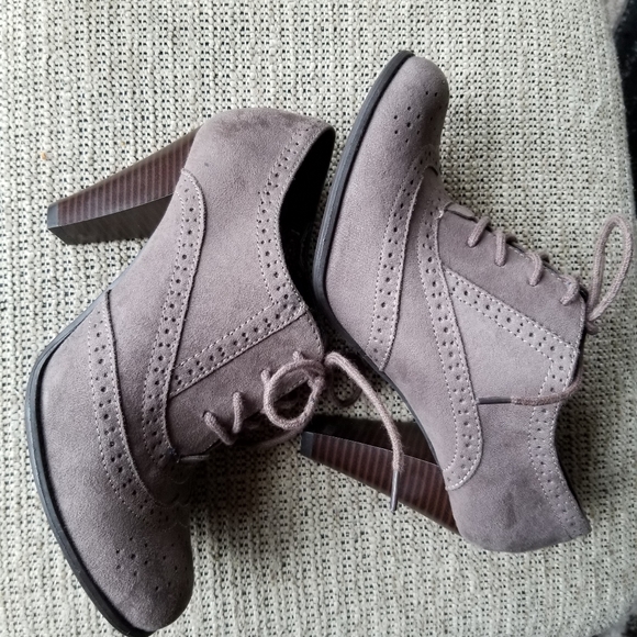 Heels - Picture 3 of 4